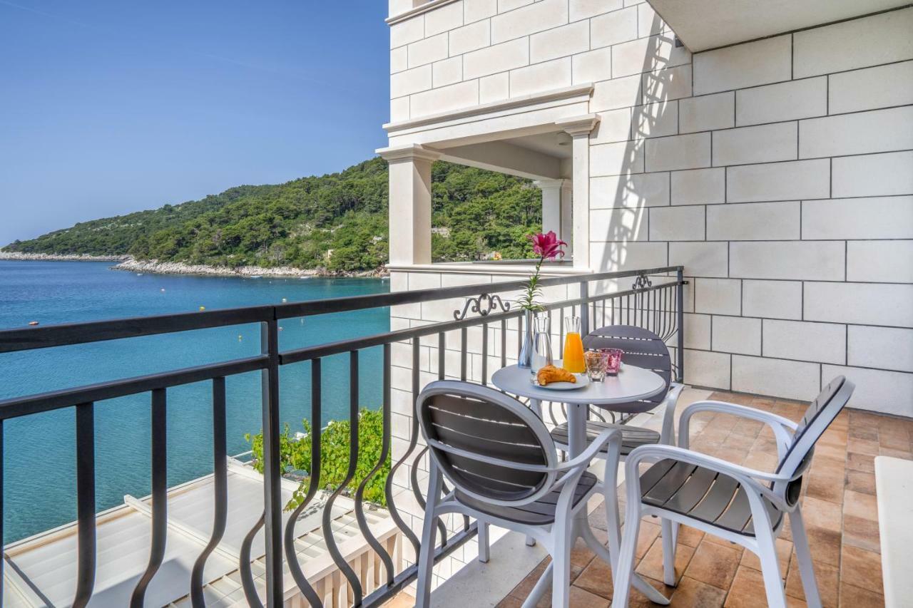 Pine Tree Boutique Apartments Saplunara Exterior photo